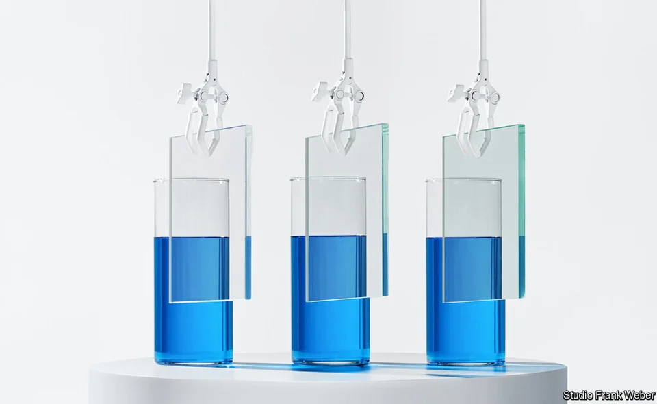 Guardian physical glass comparison: UltraClear on the left, CrystalClear in the middle, and Clear float glass on the right