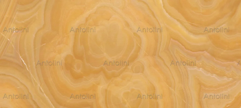 Antolini Onice Miele Extra closeup with honey and amber bands